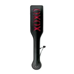 Easytoys Fetish zwarte paddle XOXO van kunstleer met stevig handvat