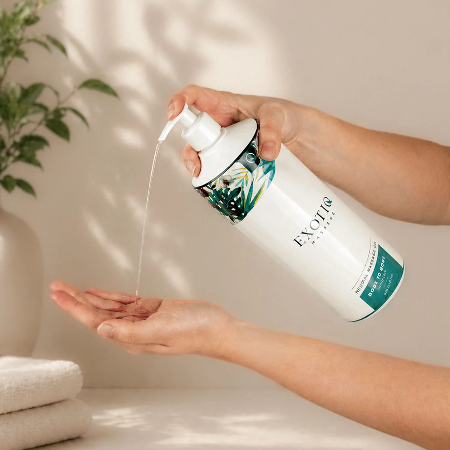 Exotiq massageolie 1L met Paraffinum Liquidum als ingrediënt