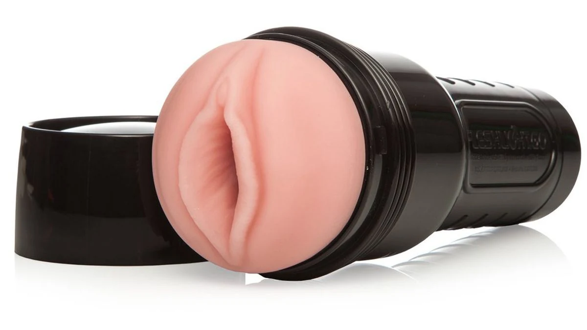 Fleshlight GO Surge masturbator met realistische vagina-opening en discrete behuizing