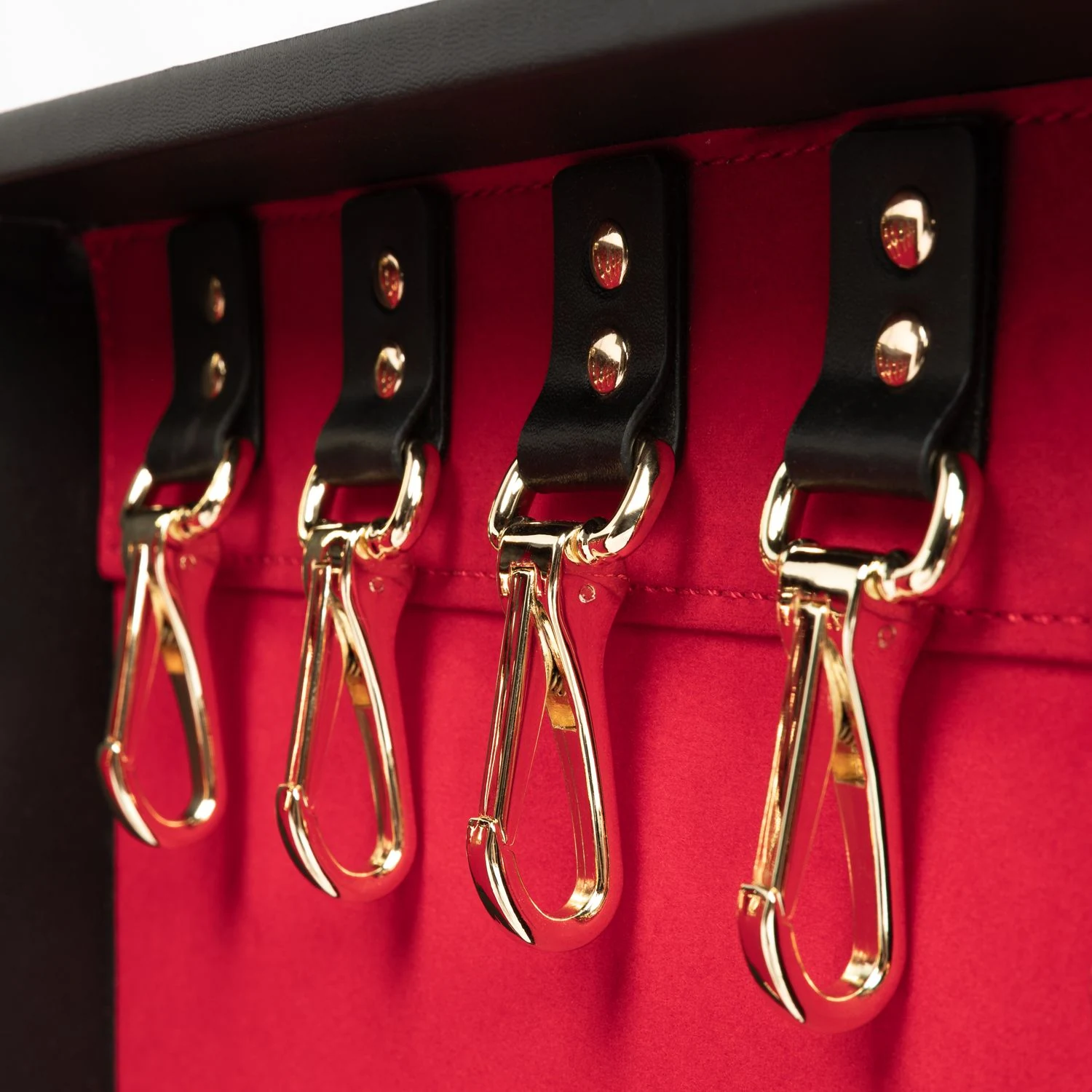 PU-leren handboeien en enkelboeien uit de bondage koffer
